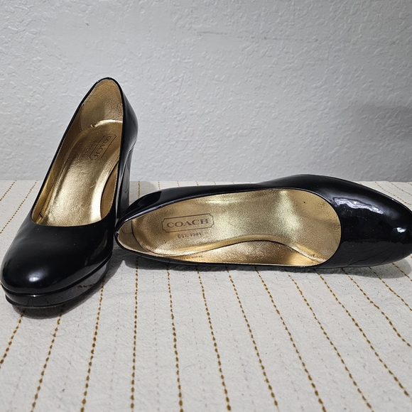 COACH Black Patent pumps - Picture 3 of 10